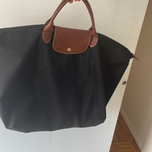 EXTRA LARGE AMAZING CONDITION LONG CHAMP BAG